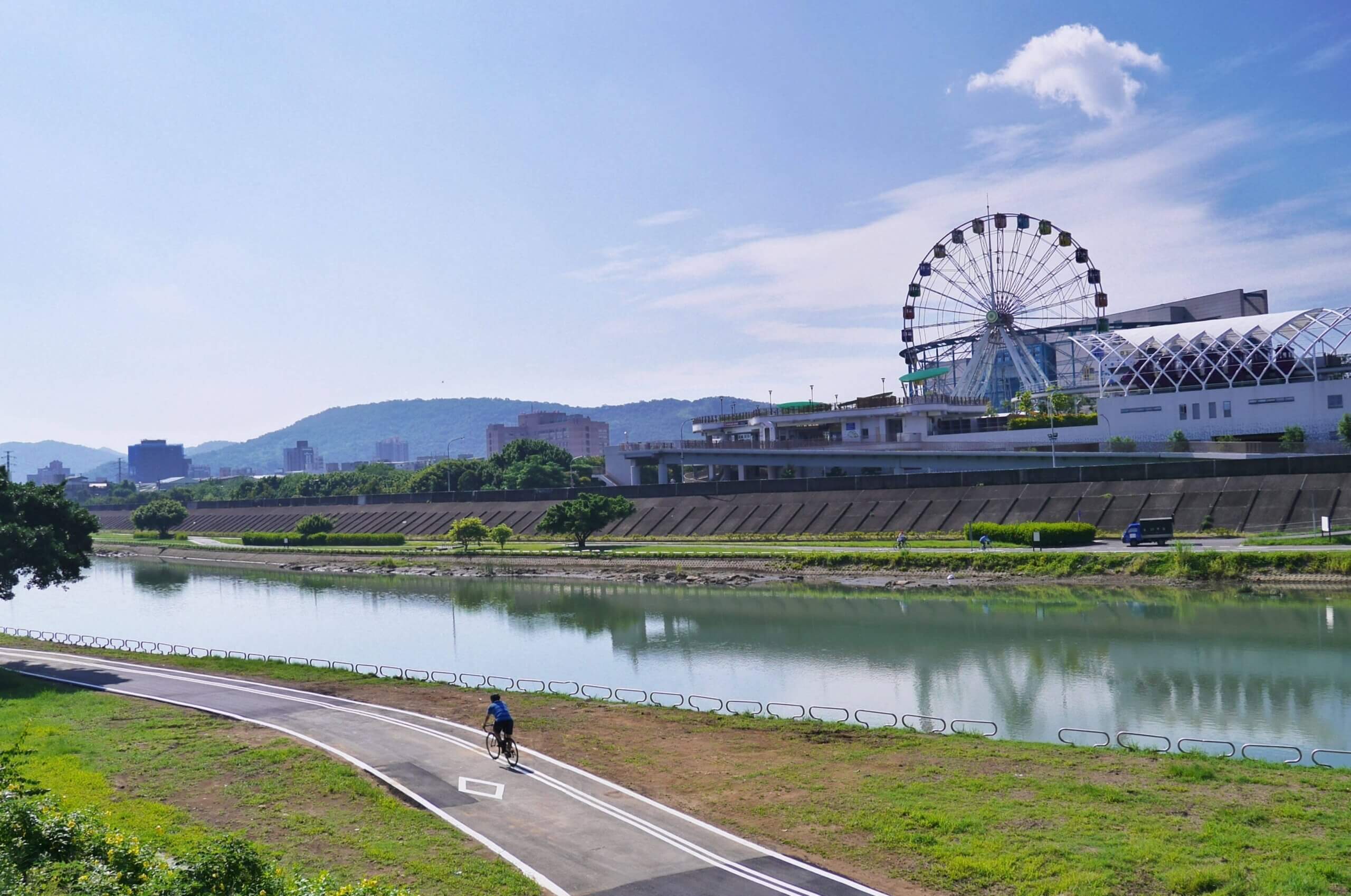 Taipei Bike Rental: Riverside path and cycling days around Taiwan