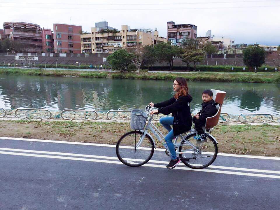 Top 5. Taipei Attractions: eBike with child bike seat: Bobike Rental