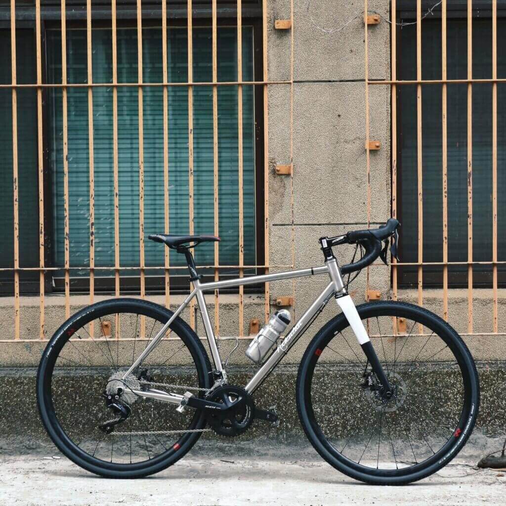 雲豹碎石公路車
